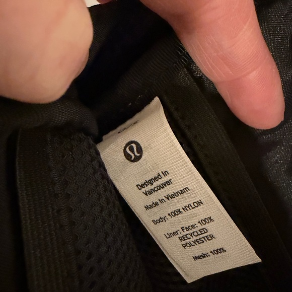 lululemon athletica Black Belt Bag with Silver Hardware 2L - Picture 4 of 4